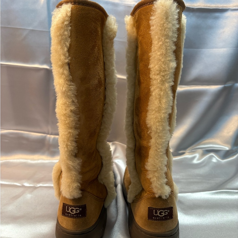 UGG Brown Winter Boots with Cream Fur - Picture 2 of 4